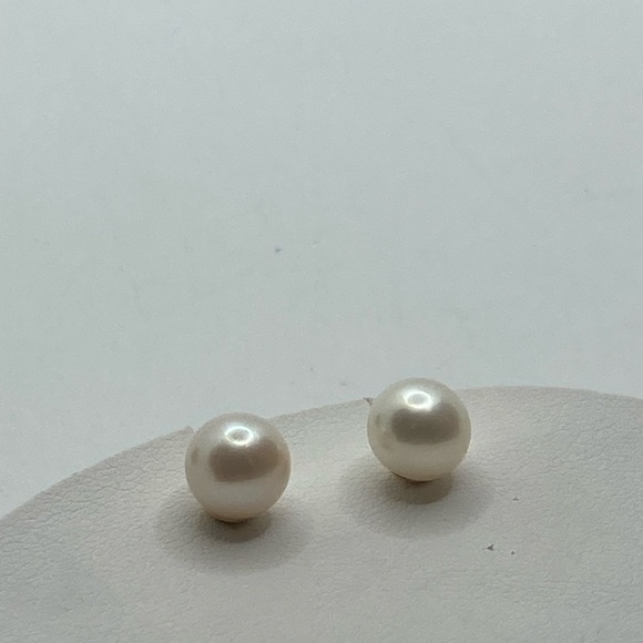 Vtg 14k Yellow Gold & Freshwater Pearl Stud Earrings - 8mm - Picture 6 of 11